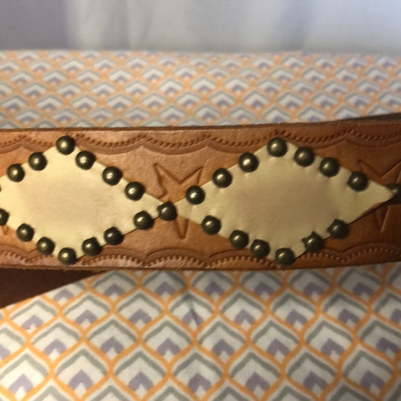 LINEA PELLE brown genuine leather women’s belt with metal studs. Size Medium. - Picture 4 of 12